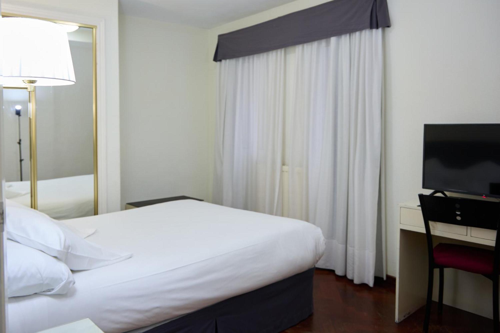 Plaza Hotel 2*